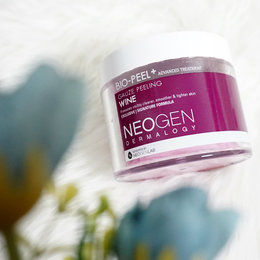 Remove Dead Skin With Peeling Pads By Neogen