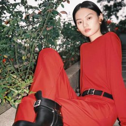 Warna Merah & Ornamen Naga, Intip Koleksi Fashion Jelang Imlek 2024