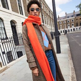 Dari Tweed hingga Metalik, Intip Koleksi Marks & Spencer A/W 2024