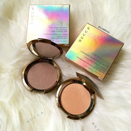 <div class="photoCaption">The whole new highlighter for Eyes and Face from @beccacosmetics, The Light Chaser ✨✨ .
Welcome `Champagne Dream Flashes Bellini' and `Opal Flashes Jade' into my collection. 😍😍 This new duo-chrome highlighter is so pretty!! You should definitely play with it and get them at @sephorasg. ❤❤ #clozette</div>