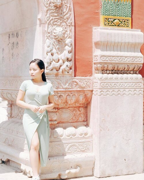 <div class="photoCaption">Hi from Beijing! 💗 Have you watched my latest video? If not, the link is in my bio! 😘 #hkristinetravels #clozette</div>