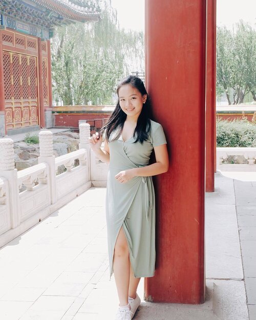 <div class="photoCaption">As I've mentioned, I'm going to sell some of my preloved clothes at @shophkristine including this wraparound dress at a cheap price! 😁 Stay tuned? 😘 #hkristinetravels #clozette</div>