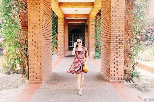 <div class="photoCaption">Exploring Fort Ilocandia in my @f21philippines dress ✨ | Shoes from @charleskeithofficial #hkristinetravels #clozette</div>