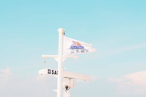 <div class="photoCaption">How I miss that perfect blue sky... 😞😁 Oh well, hello rainy season! 😅 #hkristinetravels #clozette</div>