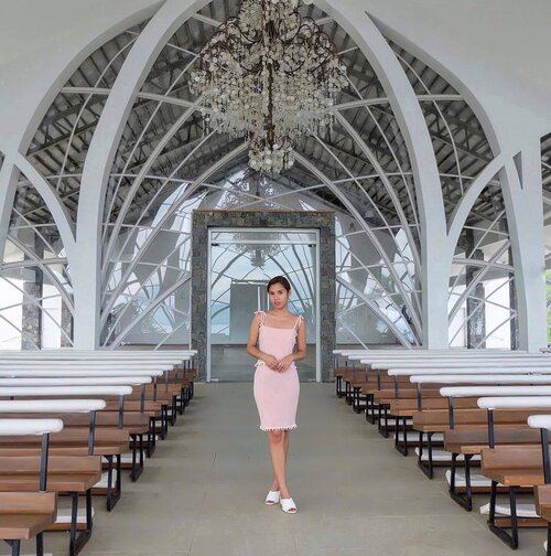 <div class="photoCaption">May your Sunday be blessed! 🙏🏼 #churchgoals
.
.
.
.
.
Wearing @houseoflabella pompom coords! 🎀
#DhenGoesToBicol #DhenTravelDiaries</div>
