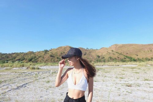 <div class="photoCaption">After my short IG break! ✌🏼
Can't wait for another adventure this weekend! Gonna explore, PH more!! 🙏🏼
P.S. Don't be fooled! My arms are way bigger now and I don't have abs, OKAAAAY?! 😂 #Throwback</div>