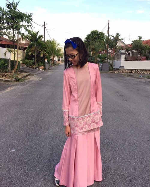 <div class="photoCaption">Donning Malena Baju Kurung by @zacheela #zacheela on 1st Syawal. 👚👡
#lotd #ootd #wiwt #fashion #style #muslimahfashion #muslimahwear #designerwear #malaysiandesigner #zacheelanista #camwhore #camwhoring #01syawal1438h #syawal1438h #syawal2017 #raya2017 #eidmubarak2017 #instaphoto #instapic #igers #blogger #fashionblogger #lifestyleblogger #malaysianblogger #starclozetter #clozette</div>