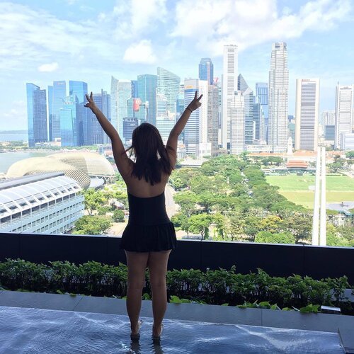 <div class="photoCaption">Long weekend awaits! Let's enjoy the fullest before the busy work week starts!
#singapore #ootd #tgif #clozette #jwmarriott #staycation #weekend</div>