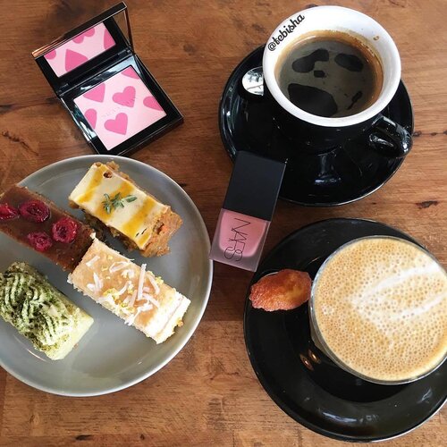 <div class="photoCaption">Weekend tea time with my newly bought blusher 💕
💖Burberry First Love Blush Highlighter
💖NARS Liquid Blush - Orgasm 5155
#burberryfirstlove #burberrybeauty #burberry #blusher #highlighter #nars #narssg #narsissist #narsorgasm #liquidblush #makeup #beauty #weekend #brunch #clozette #wildseed</div>