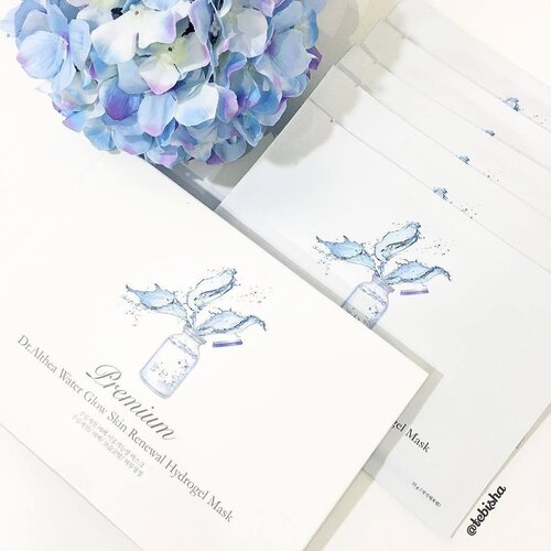 <div class="photoCaption">Hydrogel Mask is 1 of my best option for masking.👍🏻
Glad that I have an opportunity to try out @dr.althea_official Premium Water Glow Skin Renewal Hydrogel Mask.
Highly effective in hydrating skin, I used it after peel to replenish my skin moisture. 💦
Cooling and comfortably fitted on my face.😊
Definitely worth to give it a try.
For more info visit @dr.althea_official they do international shipping now!
I will be reviewing #dralthea facial masks and cushion in my next few posts so keep your eyes peel on my ig! 👀
#draltheawaterglowskinrenewalhydrogelmaskpremium #facialmask #hydrogelmask #beauty #skincare #kbeauty #koreanbeauty #clozette</div>