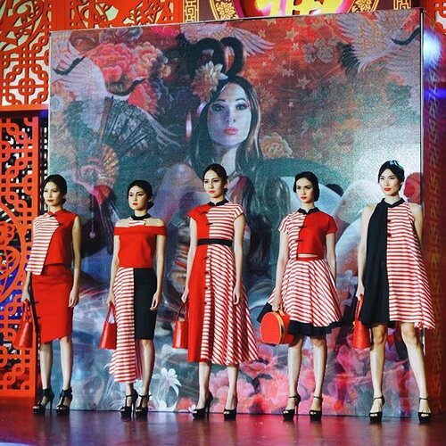 <div class="photoCaption">From @brigidalourdes latest collection to celebrate Chinese New Year 2016. Love all these nautical vibes and the feminine touch..... As always!
.
.
.
.
.
#clozette #clozetteid #fashionshow #fashion #style</div>