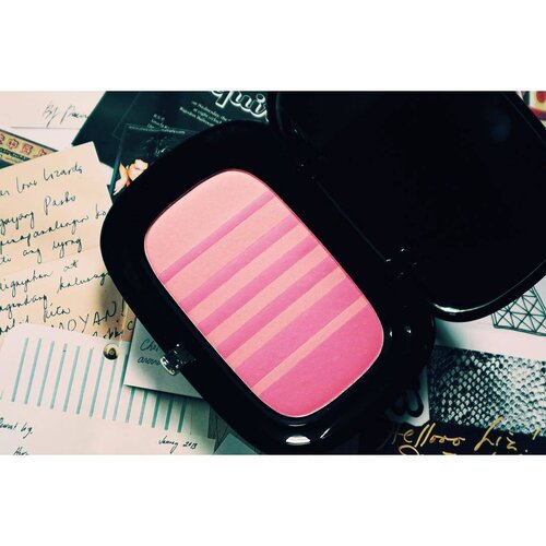 <div class="photoCaption">When Sephora wants to take all your money 💰😂 Lush and Libido is not as bright as the picture! I can't wait to try this out. Review will be up for sure. 😘▫️▫️▫️▫️▫️▫️▫️▫️▫️▫️▫️ Air Blush Soft Glow Duo features two shades that merge together so you can customize your coluor for a sexy, natural-looking glow. Infused with Japanese air powder for the ultimate cheek look, this ultra-lightweight, radiant powder is nearly undetectable to the touch and gives your skin a radiant finish. Air Blush is created using a process called soufflage (French for "air-whipped") for a silky-soft, cream-like texture that blends effortlessly with the complexion.
An innovative process allows every shade band to extend beyond the surface, for even colour with every brushstroke. Two glowing shades complement each other: the lighter shade highlights and the deeper shade contours. Customize your color by layering and blending as much as you desire to tailor your look for the occasion or the season.Benefits* 24-hour wear.* Striped pattern is inspired by a Marc Jacob dress.* Paraben-free, sulfate-free and phthalate-free.▫️▫️▫️▫️▫️▫️▫️▫️▫️▫️▫️ #makeupaddict #makeupjunkie #makeuplover #beautyjunkie #makeupvanity #makeup #makeupph #beauty #bbloggers #bbloggersph #sephoraph #clozette #lushandlibido #marcjacobs #blush</div>