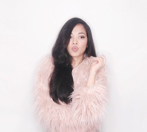 <div class="photoCaption">Good vibes only • Kiss those negativity goodbye 😘 Wearing the brightening @welovemaybelline fit me foundation, concealer, and powder here. Who here tried na the Fit Me line? :) #MaybellineSquadPH #FitMeMatteIsHere #maybelline</div>
