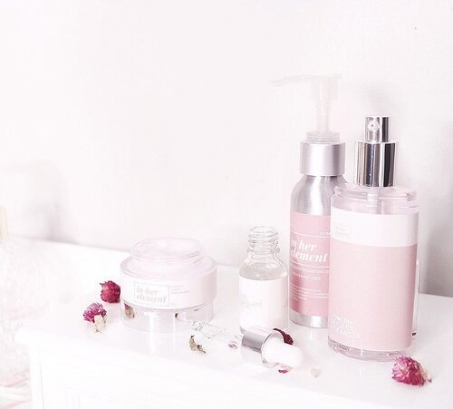 <div class="photoCaption">Review on these beautiful botanical skincare by @inher_element is on the blog. My favorite product here is the First Wash Cleansing Oil cos it makes me feel like im having a facial spa at home whenever i use it ♥️😊 —★ link on bio #inherelement #inherelementph</div>