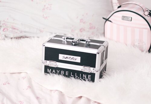 <div class="photoCaption">My fave @welovemaybelline traincase ♥️ shared a brow guide to find out which brow product is right for your brow needs on the blog today. Come check! :) #maybellinesquadph #mnybrows</div>