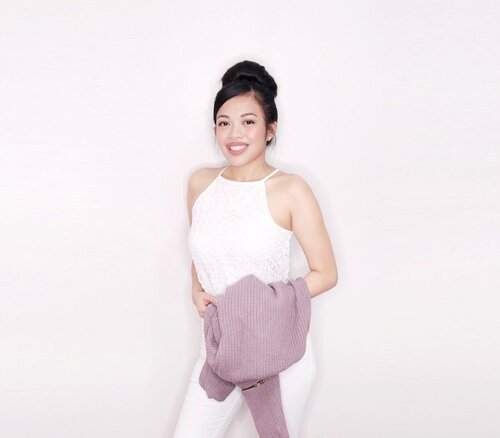 <div class="photoCaption">Throwback pastel ootd 🦄 I'm slightly going insane for being stuck in bed for days guys. I'm running low on shows to watch. My fave shows — PLL, Dr Who, Sherlock... — are MIA, any suggestions? Pliz comment below ♥️</div>