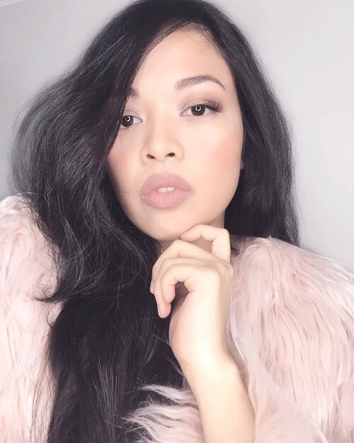 <div class="photoCaption">Having influence is not about lifting yourself, it's about lifting others ♥️
•
Top three faves here:
@sleekmakeupph birthday suit lip cream
@welovemaybelline fit me foundation 128
@toofaced chocolate soleil bronzer medium from @sephoraph
•
#sleekmakeupph #sephoraph #maybellinesquadph</div>