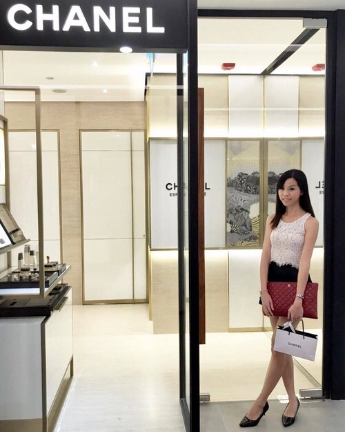 <div class="photoCaption">Rejoice! Beauty services are now readily available at @tangssg Level 4. From Chanel to Dior to Shiseido & many more, it's high time to indulge in facials, hair & even body treatments! I'm here at Espace Beaute Chanel, which will be officially open tomorrow. I'll be utilising my exclusive invitation given by the lovely advisors for a facial real soon!
#byappointmentbasis #chanel</div>