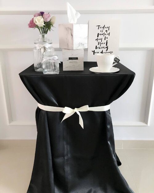 <div class="photoCaption">• T I S S U E • B O X E S •
Thank you @thebetter.company for sending over these luxury White Marble Tissue Boxes.
•
I've always been on the hunt for a more unique kind of tissue box (not the usual kind of standard tissue boxes) to blend with my home decor, especially for my coffee table! I believe that i am not the only lost soul who has an issue finding an appropriate tissue box! 😂
•
What i geniunely love about The Better Company's series of Tissue Boxes, is that packaging is made of high quality board. I just simply adore how the White Marble Tissue Boxes exudes a different touch of elegance to my home decor with its matt look! In case of you are wondering on the quality of the facial tissues made of 100% virgin pulp, fret not, for they are all soft, gentle and delicate to touch!
•
Priced affordably at SGD $5.95 for 4 boxes, it comes in 100 sheets per box (2 ply).
•
Hop on over to https://sg.thebetter.company to view out more of their wide collection of Tissue Boxes! Enjoy free delivery within Singapore with purchase of SGD $20 & above!
•
#TheBetterCompany #SupportLocalBrands #TissueBox #TissueBoxes #HomeDecor #Apartment</div>