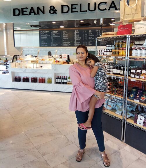 <div class="photoCaption">Happy Fathers' Day Weekend Loves!
Mummy's Outfit Deets;
❤ Flowy Blush Top from a Pop-up store
❤ Denim Jeggings from Marks & Spencers
❤ Rose Gold Sandals from Bata
Lil Miss Punky's Outfit;
❤ Dress from H&M
❤ Open toe sandals from Ipanema
#singaporeyoutuber #singaporeindianblogger
#beautycreator #contentcreator
#youtuber #beautyblogger #indianyoutuber #beautyvlogger #singaporebeautyblog #singaporebeautyblogger #clozette #lilmisspunky #ootd #ootddetails</div>