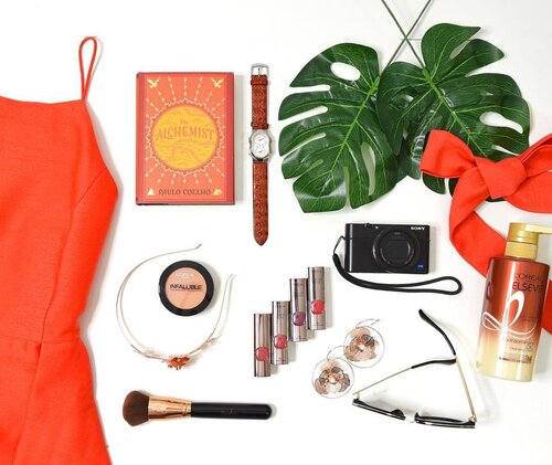 <div class="photoCaption">If you are brave enough to say "Goodbye".
Life will reward you with a new "Hello". -Paulo Coelho
•
•
•
•
•
#thealchemist #styletheorysg #womenofstyletheory #chloewlootd #chloewlflatlays #sonysg #lorealparis #lorealmakeup #philipstein #philipsteinsg</div>