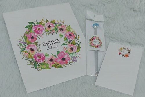 <div class="photoCaption">Because I love pretty things, here's a pen fit for a princess & a monogram notepad from @invitationhouseph 😍
#vsco #vscocam #vscoph #igers #igersmanila #blogger #bloggerph #mommydiaries #mommyblogger #teamshirubi #clozette 👑</div>