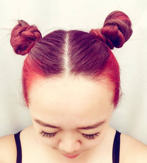 <div class="photoCaption">Fiery Tom Yum Hair all thanks to @eleinchong of @artistryhairsg ! Hair colour need not be boring with just 1 shade, I have 4 shades on my hair, could you tell? 😍 #clozette #hairgoals #redhair #hairbun #shadesofred</div>