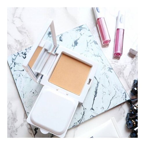 <div class="photoCaption">@celetequedermo CC Matte Powder review in beige ➡ www.makeupinmanila.com 😘 #Clozette</div>