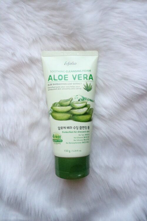 <div class="photoCaption">Love aloe vera? Read more about the Esfolio Aloe Vera Soothing Cleansing Foam here:
http://www.makeupinmanila.com/2017/06/esfolio-aloe-vera-soothing-cleansing.html</div>