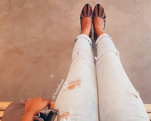 <div class="photoCaption">Tattered jeans and slip-on shoes.
#tatteredjeans #slipons #hm #ootd #clozette #starclozetter #clozettebloggerbabes #fashionblogger #fblogger #lifestyleblogger #lblogger #sgblogger #sgfashionblogger #indianblogger #indianfashionblogger #influencersg #sglife #sglifestyle #igsg</div>