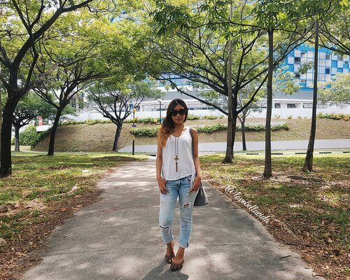 <div class="photoCaption">💪Stand up like a soldier baby. Yeah, I know you built like that. Gun it like a holster baby. Show dem say you wicked like that.
#tatteredjeans #denim #hm #slipons #forever21 #dior #bohochic #ootd #ootdinspired #clozette #starclozetter #clozettebloggerbabes #fashionblogger #fblogger #lifestyleblogger #lblogger #sgblogger #sgfashionblogger #indianblogger #indianfashionblogger #influencersg #sglife #sglifestyle #igsg</div>