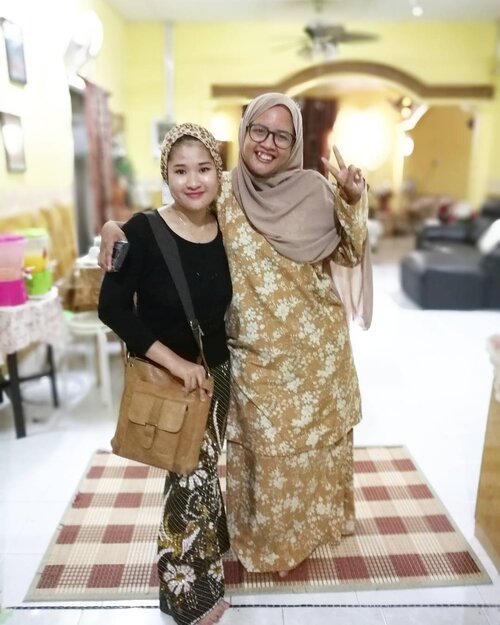 <div class="photoCaption">#TeamRayaPahang di @neyrashazeyra house.
#SalamLebaran2017
#SelamatHariRaya2017
#syafierayamincom
#blogger #iger #igermalaysia #BeautyBlogger
#Malaysianblogger #lifestyleblogger
#lovetheraphy #art #artist
#youtuber #clozette #influencer #like4like
#comment4comment #mommyblogger #ClozetteBloggerBabes #shopmyenvicase
#influencer
#youcanbeanything</div>