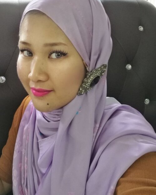 <div class="photoCaption">A very hectic day before the LEBARAN day tomorrow. Selamat hari raya maaf zahir & batin sahabat semua..minta ampun minta maaf jika ada silap & salah..gurau terlebih tu maaf ye.. Styling with @ladyqomash in Lebaran Collection Lilac9 #ladyqomash
#Turban
#ladyqomashLebaranCollection
#SelamatHariRaya2017
#LebaranLilac9
#TheJourney
#EasyToStyle
#Hijabster
#syafierayamincom #blogger #iger #igermalaysia #BeautyBlogger
#Malaysianblogger #lifestyleblogger
#lovetheraphy #art #artist
#youtuber #clozette #influencer #like4like
#comment4comment #mommyblogger #ClozetteBloggerBabes #shopmyenvicase
#influencer
#youcanbeanything</div>
