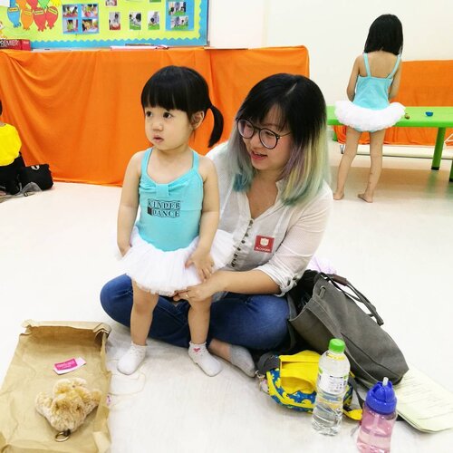 <div class="photoCaption">DANCING CLASS FOR KIDS.
Omg so cutenya baju budak girl untuk dance class di @parentparenthood_sunwayputra kelas yang selesa untuk budak budak ni belajar menari.. So jelly, anak aku lak tak berapa nak sihat join.. meragam lak.. 😭 maybe next time.. #kinderdance #theparenthood #sunwaypyramid
#syafierayamincom #blogger #iger #igermalaysia #BeautyBlogger
#Malaysianblogger #lifestyleblogger
#lovetheraphy #art #artist
#youtuber #clozette #influencer #like4like
#comment4comment #mommyblogger #ClozetteBloggerBabes #ShopMyEnvicase</div>