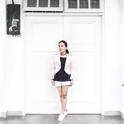 <div class="photoCaption">i was young, was dreamy.
.
.
.
#ootd #clozette #clozetteco #clozetteid #fashionblogger #aesthetics #postthepeople #finditliveit #huffpostgram #minimalist #hypebae #travel #mytinyatlas</div>