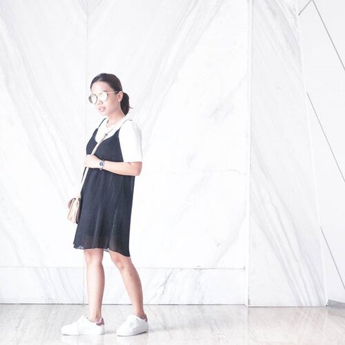 <div class="photoCaption">Monday morning and the rain and the traffic makes me go yawning. But, nope still going to the office. Have a good monday people 💕
.
.
.
#ootd #outfit #outfitsociety #hypebae #fashionblogger #ootdindo #vsco #minimalist #streetstyle #sgig #sgootd #clozette #clozetteid #clozetteco #monochrome</div>