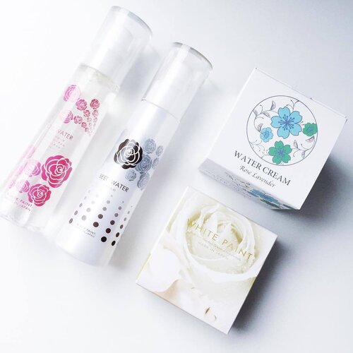 <div class="photoCaption">It's the Seasons of love not just for the heart but for our skin! #blackpaintsg brightening and whitening set is on TOP of my list!</div>