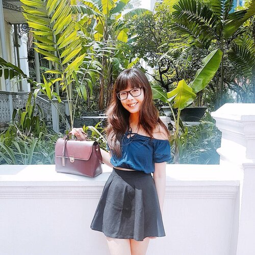 <div class="photoCaption">Brought out my retro Cheryle Dibonaventura bag c/o @mizzuesg for a recent staycation earlier this month! .
.
I love how matches with all my outfits from work to play - super versatile!
.
.
Interested to get one? Here's the purchase link! ☞ https://www.mizzue.com.my/products/141088?variant=36281084749
.
.
#clozette #mizzuesg #mizzue</div>