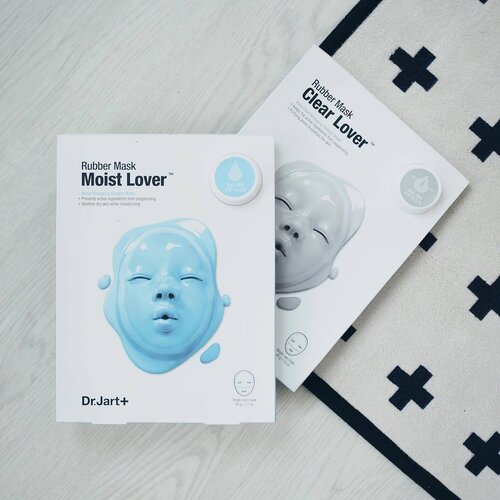<div class="photoCaption">Today's much needed treat is a unique mask that's unlike anything I've tried before! @DrJart Rubber Masks are available in four different type (Hydration, Clear Skin, Firm and Brightening) and comes in a two-part ampoule plus sheet mask package. This two piece rubber sheet is quite a sight to behold, so do warn whoever's home in advance before putting it on! 🤣 x
.
#clozette #bbloggers #beautychat #maskaholic #sephorasg #sephora #kbeauty #drjart #drjartsg @sephorasg</div>