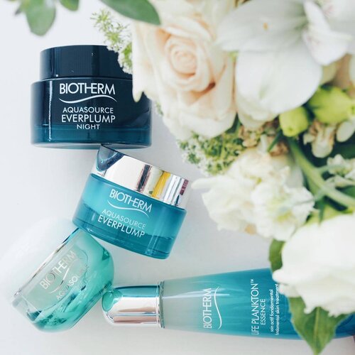<div class="photoCaption">Adding on to my humble @Biotherm Aquasource collection is the Everplump Night Masque - an overnight sleeping mask that replenish hydration while boosting skin recovery as I sleep. Infused with micro-algae, I reckon it's quite cool to note that this special aquatic plant activates the mask by exposure to darkness! This could jolly well be the @Biotherm product I love most (+ the Life Plankton Essence) 🙆🏼 x
.
#clozette #bbloggers #beautychat #biotherm #sgig #biothermsg #aquasource #maskaholic #sephorasg</div>