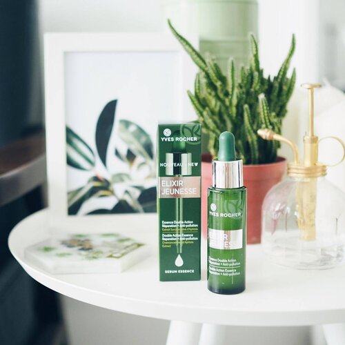 <div class="photoCaption">Targeted for ladies in their 20s, @yvesrochersg Elixir Jeunesse Double Action Essence is ideal for those who's stressed and suffering from skin fatigue. Its lightweight texture absorbs super quick into my skin and helps combat pollution and sun damage too. Who's a fan?! 🙋🏼 x
.
#clozette #bbloggers #beautychat #yvesrochersg #yvesrocher #sgbeauty #sgig</div>