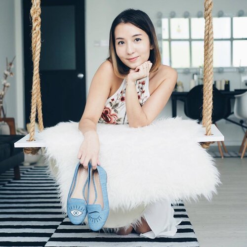 <div class="photoCaption">Can never say no to new shoes; I'm loving this quirky pair from @arezzosg! x
.
#clozette #ootd #leneyootd #arezzosg #arezzo</div>