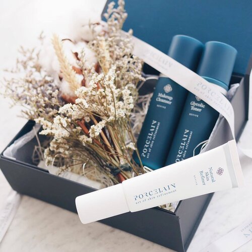 <div class="photoCaption">Yes to more skincare, always! @PorcelainFaceSpa Cleansing Ritual Set is a good starter kit if you tend have problematic skin like I do. My personal favorite is this highly raved Natural Skin Refiner for a twice weekly exfoliation, suitable for even acne-prone skin. Gentle, hydrating and alcohol-free, it is currently on promotion at $159 (U.P $227) till end July at their website, so do check it out! Don't forget to key in "aleneb" to enjoy free shipping 😊 x
.
#clozette #bbloggers #beautychat #sgbeauty #sgig #porcelainfacespa #skincarejunkie #sgpromo</div>