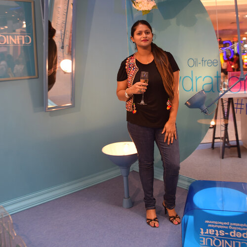 <div class="photoCaption">Colourful day spent at @cleomsia x @cliniquemalaysia Hydration Bar event....thanks for inviting💙💗💛
.
.
.
.
.
.
.
.
#cleo #clinique #cliniquemy #hydrationbar #mostwonderfuleventever #prosofbeingablogger #fashionista #momblogger #mommyblogger #fashionblogger #lifestyleblogger #malaysianblogger #youtuber #bloggerbabe #clozette #sapphireziva</div>