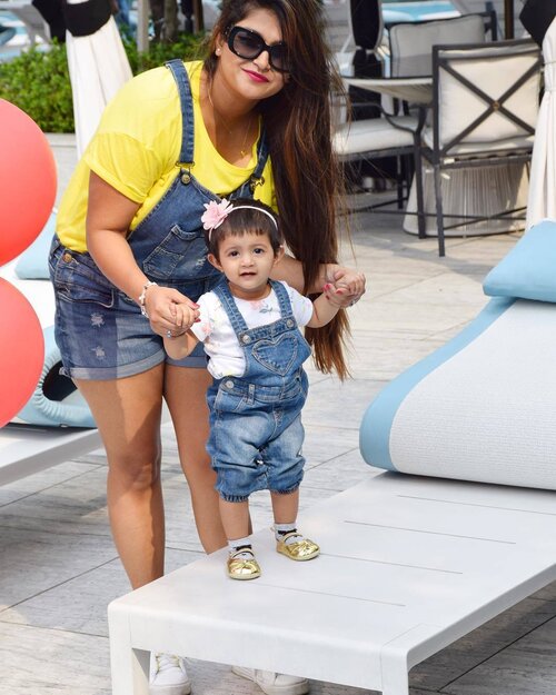 <div class="photoCaption">Mini-me is going to have her own fashion choices when she grows up, until then she'll have to put up with what mamma picks 😝
More photos from my birthday coming on the blog today !! #thatfacetho
#twinning #likemomlikedaughter #shedoesloveit #babyblogger #justbaby #fashionblogger #lifestyleblogger #malaysianblogger #mommyblogger #bloggerbabe #ootd #clozette #sapphireziva</div>