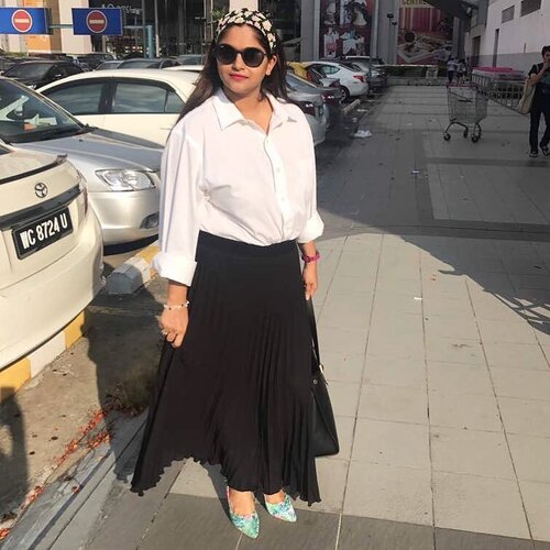 <div class="photoCaption">Instagram worthy shot in a minute ✔️ 📷 @yogishlad #killedit
#literallyaminute #ootd #monochrome #ootd #ootdmy #oversizedshirt #sundaybest #fashion #fashioninspiration #fashionblogger #lifestyleblogger #malaysianblogger #clozette #sapphireziva</div>