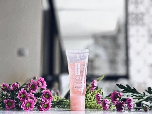 <div class="photoCaption">This product has easily won a place in my heart and my daily makeup routine. The new moisture surge hydrating supercharge from @cliniquesg makes my face so much more hydrated and supple than the usual moisturisers I've been using and it honestly makes my makeup glide on, who doesn't want that? 😄Treat your skin to a 179% moisture boost today! #cliniquesg 💕
.
.
.
.
.
.
.
.
.
.
#vscocam #lotd #motd #latergram #igsg #igdaily #igers #instadaily #vscomakeup #makeup #botd #sgig #flatlaytoday #clozette #makeupoftheday #clozetter #sgmakeup #sgbeauty #sgbblogger #bbloggers #stylexstyle #sgbloggers #flatlay #makeupartist #flaylayoftheday #minimalist #makeupartist #beauty #clinque #beautyblogger</div>