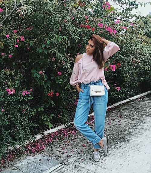 <div class="photoCaption">Midweek vibes 💕....................#lovebonito #lbootd #ootdmagazine #streetstyleluxe #thatsdarling #beauthentic #whatimwearing #lookoftheday #lookbook #darlingmovement #stylegram #sgfashion #detailsareeverything #makeyousmilestyle #realoutfitgram #outfitoftheday #clozette #clozetter #stylexstyle #fashiondiaries #lookdujour #wearitloveit #lovelysquares #detailsoftheday #fashionbloggerstyle #fashionblogger #fashioninfluencer #sgfashion #ootdsg #igsg</div>