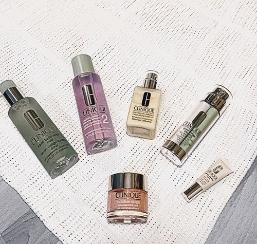 <div class="photoCaption">I'm so excited to be part for @cliniquesg's squad and to receive these wonderful items specifically for my skin 😌 also headed for a surprise event by @cliniquesg tonight so watch out for my instastories 😬💙
#cliniquesg #greatskincanbecreated 💕
.
.
.
.
.
.
.
.
.
.
#vscocam #lotd #motd #latergram #igsg #igdaily #igers #instadaily #vscomakeup #makeup #botd #sgig #flatlaytoday #clozette #makeupoftheday #clozetter #sgmakeup #sgbeauty #sgbblogger #bbloggers #stylexstyle #sgbloggers #flatlay #makeupartist #flaylayoftheday #minimalist #makeupartist #beauty #clinque</div>