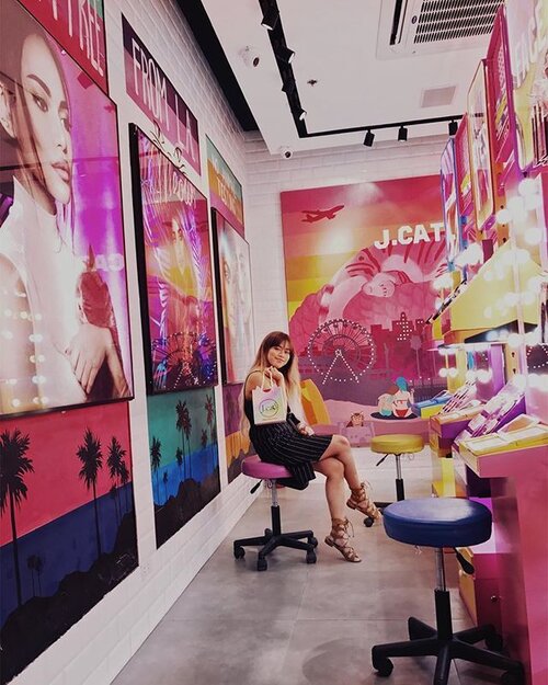 <div class="photoCaption">Visited @jcatbeautyph's Uptown Mall branch yesterdah and I did some quick review on my IG Stories. Check it out if you wanna see what I got! 😻 Also, yes gurl, that's their store! ✨💓 #Clozette #JCatBeautyPH</div>
